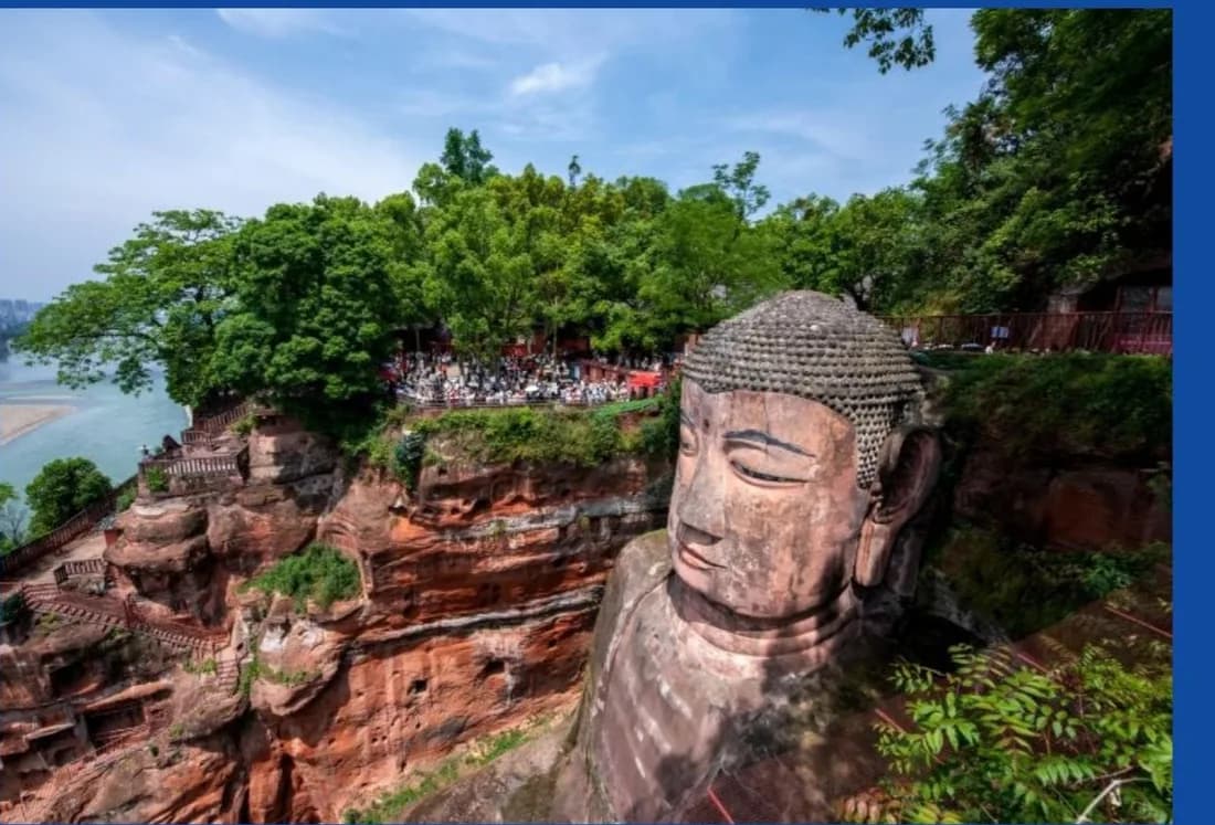 Visitors on the cliff path beside the Leshan Giant Buddha